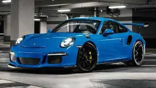 Blauer Porsche 911 GT3 RS in einer Tiefgarage