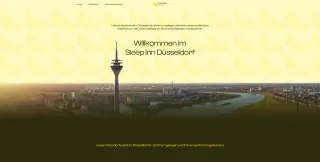 Website des Sleep Inn Düsseldorf mit Blick auf den Rheinturm